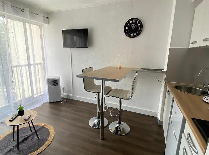 Le Pharo Avec Piscine 公寓